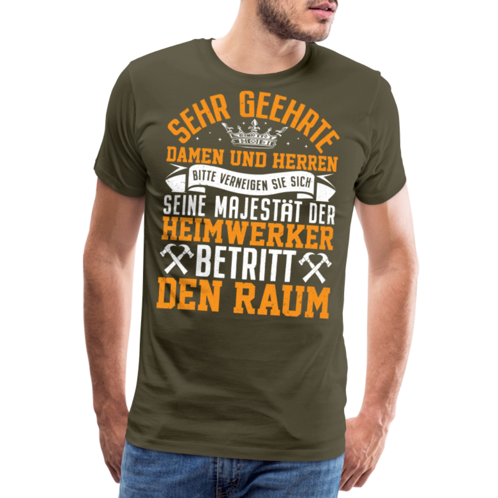 der Heimwerker betritt den Raum lustiges Premium T-Shirt Herren - Khaki