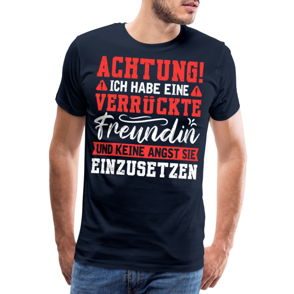 Achtung verrückte Freundin lustiges Premium T-Shirt Herren - Navy
